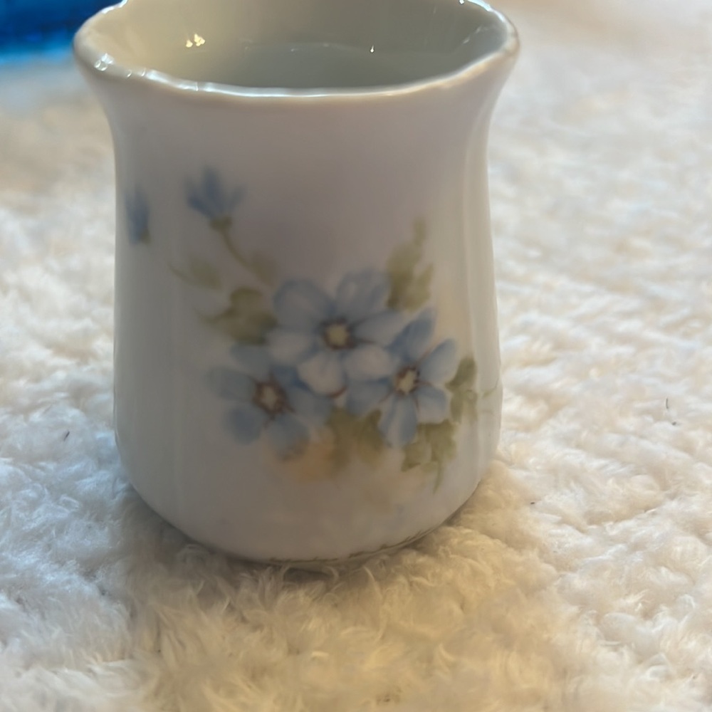 Vintage Hand Painted Ceramic/Porcelain Floral Miniature Vase Collectible